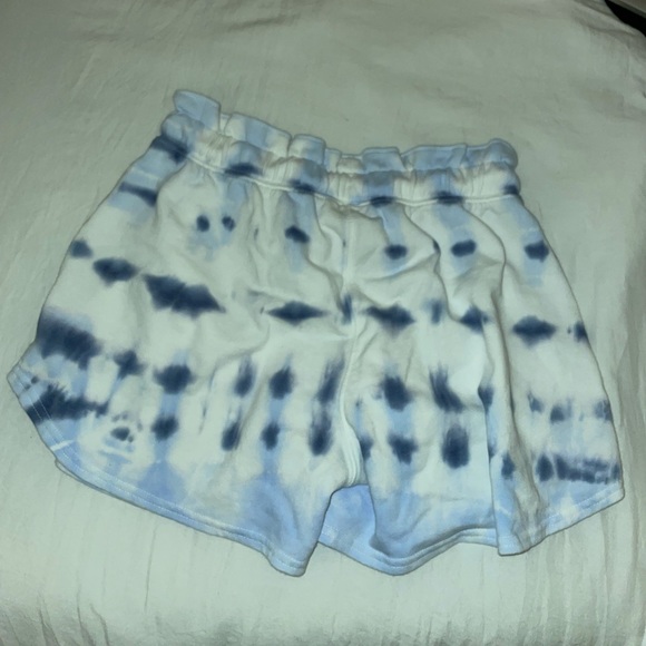 Sweatshorts/lounge shorts. Perfect for a lazy day or everyday wear. - Picture 2 of 3